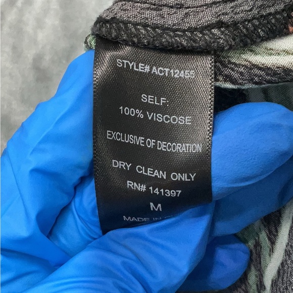 ASTR The Label Floral Black Blouse Size Medium - Picture 4 of 4